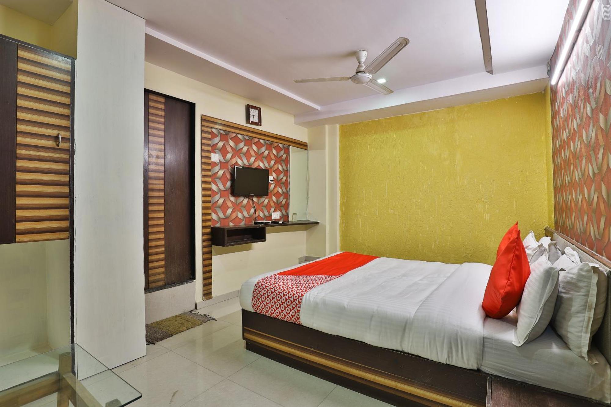 Spot On Hotel Shreeji Palace Ahmedabad Exterior photo
